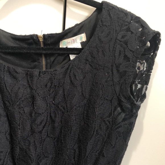 Pretty lace black dress - Picture 2 of 2